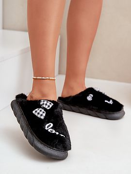 Slippers Step in style   Fur women\'s slippers are the perfect combination of comfort and charm. Made of soft, cozy fur, they provide warmth and comfort while weari