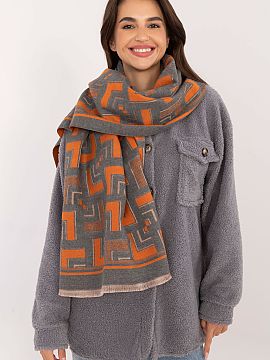 Shawl AT  Stylish scarf measuring 190 cm, made of soft and pleasant to the touch viscose. It stands out with a geometric pattern that adds modernity a