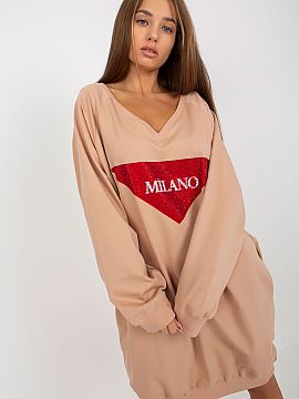 Sweatshirt Factory Price  A long women\'s casual sweatshirt is a combination of comfort and striking design. It stands out with a dominant print on the front, decorat