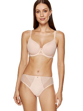 Padded bra Gorteks  Check the Charme underwired bra. Seamless cups provide comfort, while the embroidery in the center adds a unique character to the bra. A cla