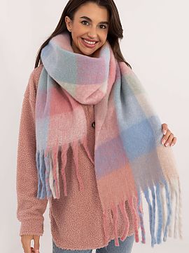 Shawl AT  Elegant scarf measuring 217 cm made of polyester in a classic checkered pattern, perfect for cooler days. Made of high-quality material, it 