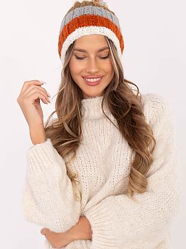 Cap AT  This charming winter hat is the perfect choice for cold days. Made of soft and warm material, it perfectly protects against the cold, ensuri
