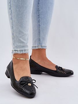 Ballet flats Step in style  Elegant ballerinas from the Jezzi brand. Made of eco-friendly leather, they stand out for their high quality and durability. The flat heel g
