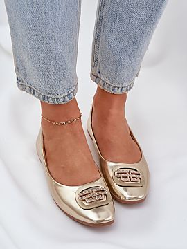 Ballet flats Step in style  Women\'s ballerinas made of eco leather are a classic choice for everyday wear. The flat sole ensures comfort throughout the day, and the ro