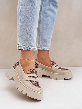 Mocassin Step in style  Women\'s moccasins made of natural leather are an elegant and stylish choice for any occasion. Set on a platform and a massive, flat heel, t