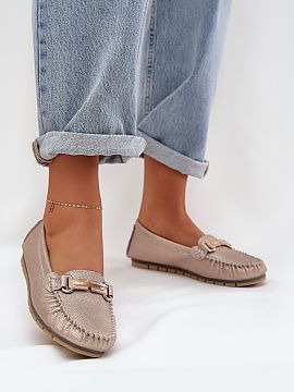Mocassin Step in style  Women\'s moccasins made of natural leather are an elegant proposal for everyday wear. Decorated with sequins, which give them a shiny look. 