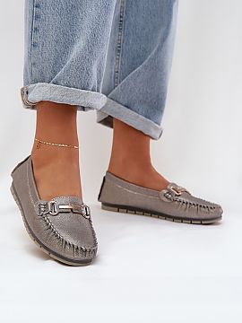 Mocassin Step in style  Women\'s moccasins made of natural leather are an elegant proposition for everyday wear. Decorated with glitter, which gives them a shine. T