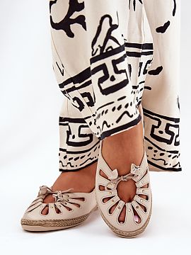 Ballet flats Step in style  Flat ballerinas made of natural leather are an elegant and comfortable everyday option. This model is distinguished by subtle lacing and cut