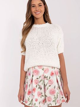 Shorts Italy Moda  Elegant women\'s shorts are a stylish proposal for many occasions, they will work both for everyday wear and for work, meetings or parties. 