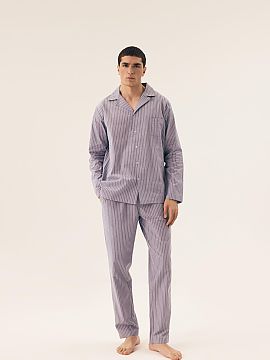 Pyjama Henderson  Stylish and comfortable men\'s pajamas with a loose fit, ensuring comfort during sleep and relaxation. Made of soft material with a print, i