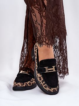 Mocassin Step in style  Women\'s moccasins from the Vinceza brand, made of eco suede, combine elegance with trendy style. Set on a flat heel, they provide comfort t