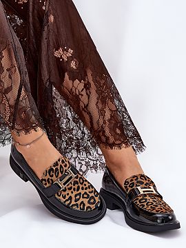 Mocassin Step in style  Elegant women\'s moccasins from the Vinceza brand. Made of high-quality natural leather. Set on a flat heel, they provide comfort throughout