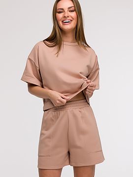 Shorts BeWear  Women\'s shorts with a loose, comfortable cut are a must-have in a summer wardrobe. Designed with comfort and style in mind, they feature a 