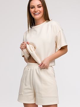 Shorts BeWear  Women\'s shorts with a loose, comfortable cut are a must-have in the summer wardrobe. Designed with comfort and style in mind, they have a h