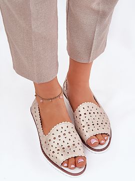 Ballet flats Step in style  Women\'s ballerina flats made of natural leather. Set on a delicate platform, they provide comfort throughout the day. The model with open t