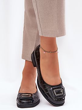 Ballet flats Step in style  Elegant women\'s ballet flats made of natural leather. At the front, there is a decoration that gives the shoes a unique character. Set on a