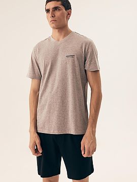 Shorts Henderson  Stylish men\'s shorts with a loose, comfortable fit that will provide you with full freedom of movement. Perfect for everyday outings, outdo