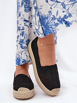 Espadrille Step in style  Women\'s espadrilles from the Vinceza brand are the perfect choice for warm days, combining comfort with a fashionable look. Made of lightwe
