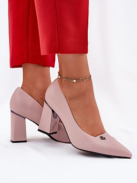 Block heel pumps Step in style  Pumps from the Vinceza brand. Made of eco leather, they combine elegance with comfort. Pointed toes give them a classic and refined look, wh