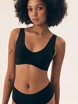 Padded bra Henderson  Modern Perfect Fit bra, which ensures perfect fit and maximum comfort throughout the day. Made of soft, quick-drying microfiber with a smoot
