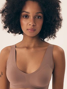 Padded bra Henderson  Modern Perfect Fit bra, which provides perfect fit and maximum comfort throughout the day. Made of soft, quick-drying microfiber with a smoo