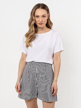 Shorts awama  Style and comfort, these shorts are the perfect combination of elegance and ease. Made from lightweight fabric, they provide freedom of move