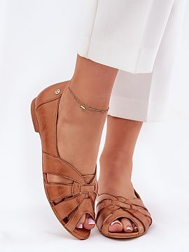 Ballet flats Step in style  Women\'s ballet flats from the Maciejka brand, made of natural leather, are an elegant everyday proposition. They have a flat heel that prov