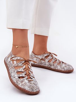 Ballet flats Step in style  Ballerinas from the Maciejka brand, made of high-quality natural leather, are a combination of elegance and comfort. The patterned upper wit