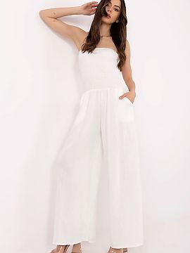 Suit Italy Moda  Stylish and comfortable jumpsuit perfect for everyday outings. Made of breathable and soft viscose, it guarantees comfort throughout the day