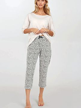 Pyjama Momenti Per Me  Women\'s 2-piece pajama designed with comfort and delicate, feminine style in mind. The blouse with 3/4 sleeves and a round neckline provide