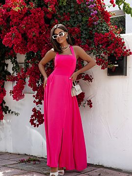 Daydress LaBalancia  Sensual and light long dress perfect for warm days. The model with wide straps tied at the neck subtly emphasizes the shoulders and neckline