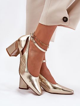 Block heel pumps Step in style  Women\'s pumps from the Maciejka brand, made of high-quality natural leather, ensure durability and comfort. The model fastened with a buckl