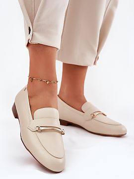 Mocassin Step in style  Women\'s loafers from the Maciejka brand are an elegant choice for women who appreciate comfort and style. Made of high-quality natural leat