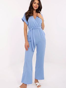 Suit Italy Moda  Universal, cotton jumpsuit with a smooth finish is a perfect choice for everyday wear and work. Made of breathable, natural cotton, it ensur