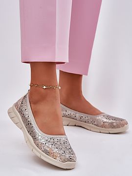 Ballet flats Step in style  Women\'s ballerina flats made of natural leather are a combination of elegance and comfort. The model stands out with a lightweight construc