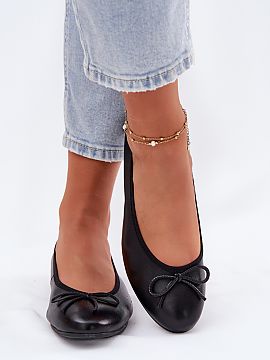 Ballet flats Step in style  Elegant women\'s ballerinas from the Maciejka brand are a perfect choice for women who appreciate classic style and comfort. Set on a flat h