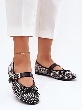 Ballet flats Step in style  Ballerinas made of eco-leather. The model decorated with subtle details, with rounded toes, adds lightness and feminine charm. Subtle bow at