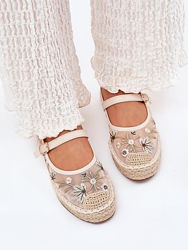 Espadrille Step in style  Women\'s mesh espadrilles, adorned with beautiful floral embroidery, are the perfect choice for warm days. Set on a platform with braiding. 