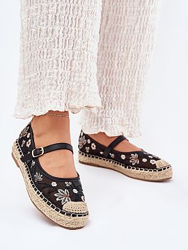 Espadrille Step in style  Women\'s mesh espadrilles, decorated with beautiful floral embroidery, are the perfect choice for warm days. Set on a platform with a braid.