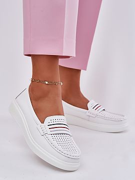 Mocassin Step in style  Women\'s loafers made of natural leather. Set on a delicate platform. Rounded toes guarantee comfort, and the soft leather insole ensures pr