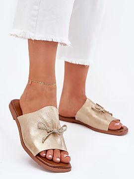 Flip-flops Step in style  Women\'s eco leather sandals, set on a flat heel, are an elegant proposal for warm days. This model stands out with a subtle decorative laci