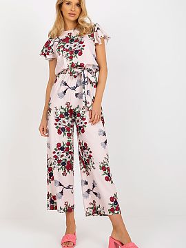 Suit Lakerta  Floral jumpsuit is the perfect choice for everyday, summer stylizations. Made of soft, breathable cotton with a touch of elastane, it provid