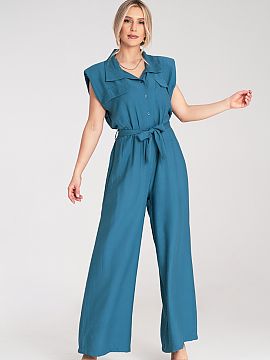 Suit Figl  Jumpsuit with wide legs, made of lightweight and breathable material. Top fastened with buttons, with a collar and decorative flaps on the c