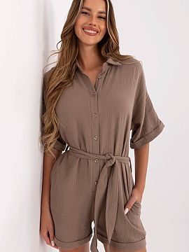 Suit Italy Moda  Light, muslin cotton jumpsuit is an ideal choice for everyday styling on warmer days. Smooth texture of the material and natural breathabili