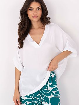 Blouse Och Bella  The daily casual blouse is a universal proposition for many stylizations. Made of soft, airy viscose, it provides comfort for wearing all da