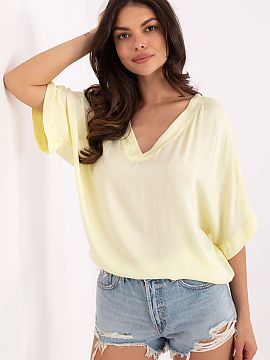 Blouse Och Bella  A daily casual blouse is a universal proposition for many stylizations. Made of soft, breathable viscose, it ensures comfort throughout the 