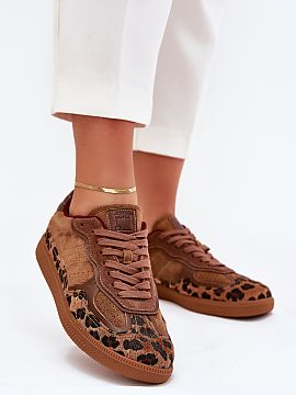 Sport Shoes Step in style  Daniel Lopez started his adventure with designing many years ago thanks to his parents, who, being designers themselves, instilled in him a 