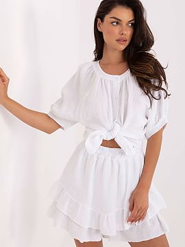 Set Och Bella  Light and airy set made of natural muslin cotton, perfect for warm days. It consists of a button-up shirt and shorts with ruffles imitating 