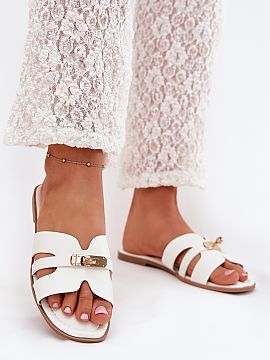 Flip-flops Step in style  Women\'s sandals made of eco leather, flat and comfortable, stand out with a delicate strap adorned with a golden detail, which adds eleganc