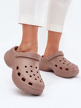 Flip-flops Step in style  Women\'s flip-flops from the Big Star brand made of lightweight foam material are a combination of comfort and stylish look. Mounted on a ma